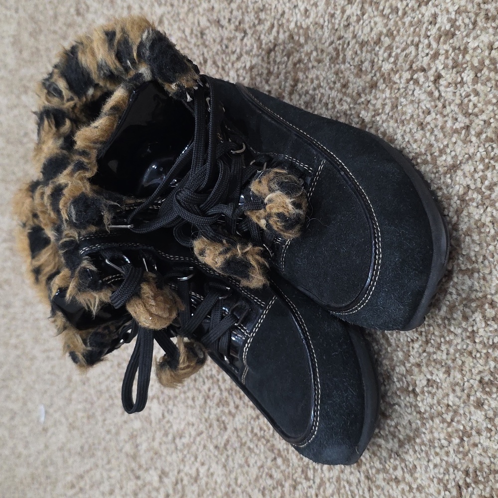 Sporto Katie Women’s Black Waterproof Lace Up Ankle Faux Fur Bootie Size 6M